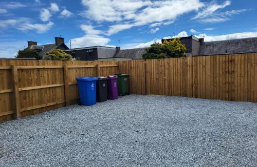 Carnoustie House | Central 2-bedroom bunglow with double sofa bed