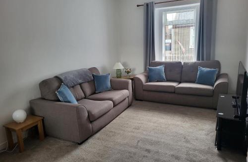 Carnoustie House | Central 2-bedroom bunglow with double sofa bed