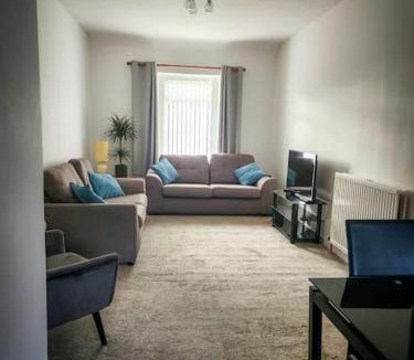 Carnoustie House | Central 2-bedroom bunglow with double sofa bed