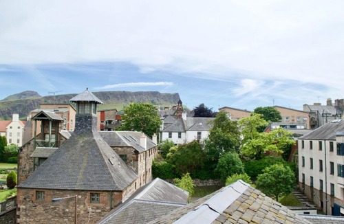 Old Town Apartment | Central 2 Bedroom Flat With Spectacular Views