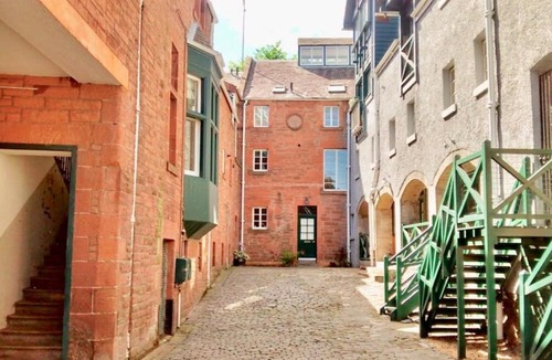 Old Town Apartment | Central 2 Bedroom Flat With Spectacular Views