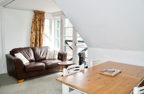 Old Town Apartment | Central 2 Bedroom Flat With Spectacular Views