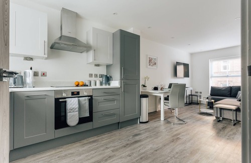 Bournemouth Apartment | Central 2 double bedroom flat with parking