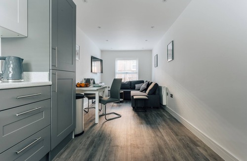 Bournemouth Apartment | Central 2 double bedroom flat with parking