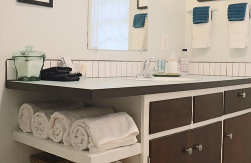 Hyde Park House | CENTRAL - 2 Mi. to Downtown! House w/ Fenced Yard In Quaint, Popular Hyde Park