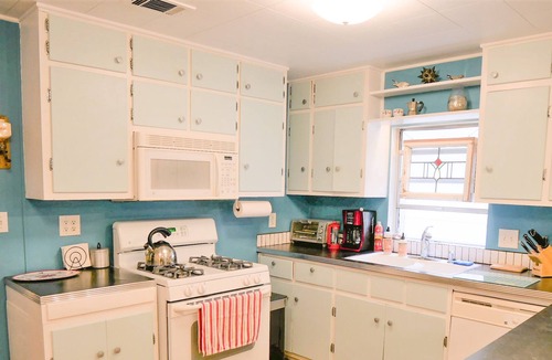 Hyde Park House | CENTRAL - 2 Mi. to Downtown! House w/ Fenced Yard In Quaint, Popular Hyde Park