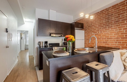 Downtown Montreal Apartment | Central 2BDR Condo on Bishop-Vibe Central MTL