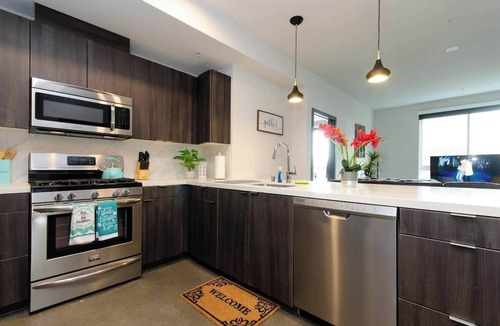 Little Tokyo Apartment | Central 2BR Getaway Balcony & Rooftop Pool Access