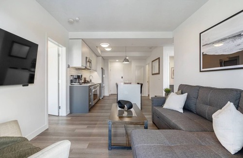 Kensington Condo | Central 2BR in Kensington w/Parking + AC