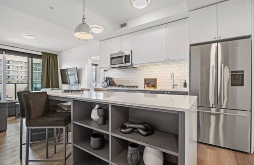 Kensington Condo | Central 2BR in Kensington w/Parking + AC