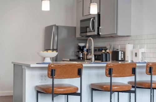 Hough Apartment | Central 2BR Near Clinic, CWRU & Museums