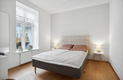 Aalborg Midtby Apartment | Central 3-bedroom apartment with huge terrace, including queen size beds