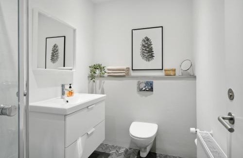 Aalborg Midtby Apartment | Central 3-bedroom apartment with huge terrace, including queen size beds