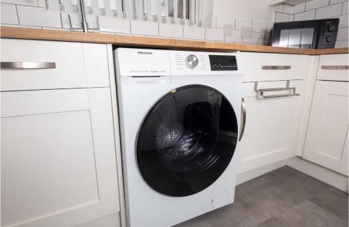 Vauxhall Apartment | Central 3 Bedroom Flat w Parking