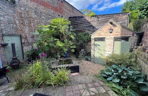 Ely House | Central 3 BR Home with Private Courtyard