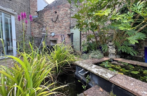 Ely House | Central 3 BR Home with Private Courtyard