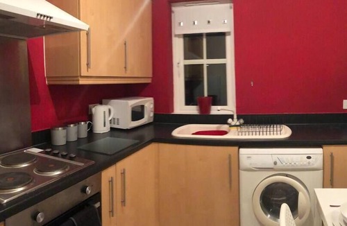 Newcastle-Under-Lyme Apartment | Central 3 BR in Newcastle with Allocated Parking