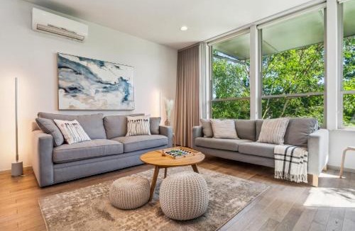 Magnolia House | Central 3-Story with Private Balcony