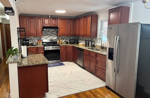 Altoona House | Central 3BR 1 Min Walk to Logan Valley Mall