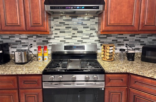 Altoona House | Central 3BR 1 Min Walk to Logan Valley Mall