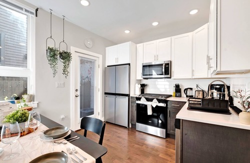 Center City Apartment | Central 3BR/4BA w/Game Room - Perfect for Groups!