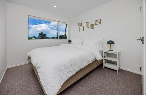 Mount Roskill House | Central 4BR Brand New Home with free parking