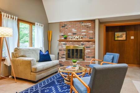 Marstons Mills House | Central AC 3 Min Walk to Pond