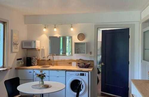 Lynchburg House | Central *ADA* Unit | King Bed | Walk to LU & Shops