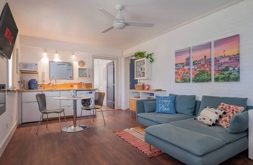 Lynchburg House | Central *ADA* Unit | King Bed | Walk to LU & Shops