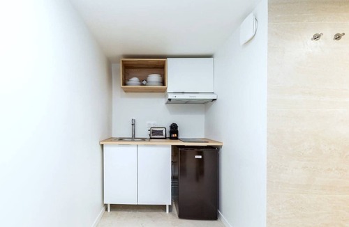 Quartier de la Plaine-de-Monceaux Apartment | Central, air-conditioned and designer