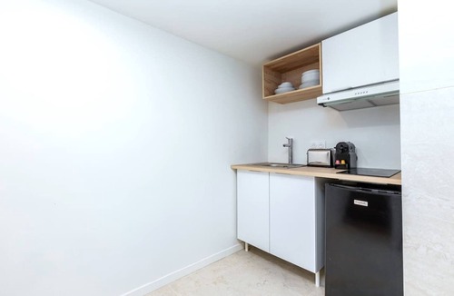 Quartier de la Plaine-de-Monceaux Apartment | Central, air-conditioned and designer