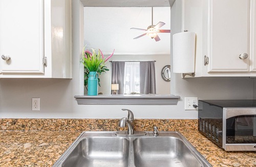 Hampton Condo | Central and Chic Hampton Condo! 2 br 2 ba W/D +WIFI! Dog Friendly