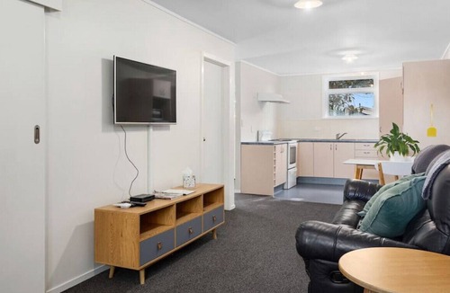Waiotahi House | Central and cosy one bedroom unit.