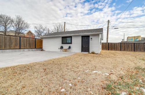 Owasso Apartment | Central and Modern Studio with Workspace in Owasso!