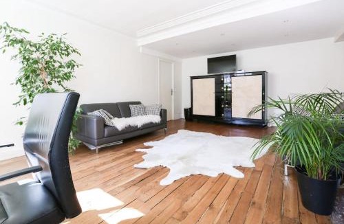Saint-Vincent-de-Paul Apartment | Central and Parisian style - 3 bedrooms