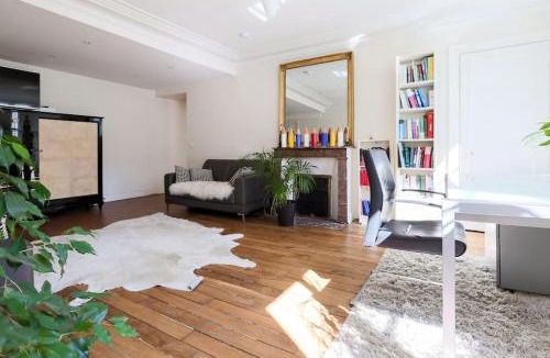 Saint-Vincent-de-Paul Apartment | Central and Parisian style - 3 bedrooms
