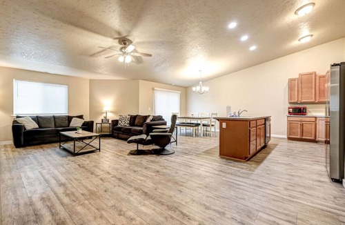 Hermiston House | Central and Quiet, Garage, Fenced Yard #776B