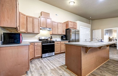 Hermiston House | Central and Quiet, Garage, Fenced Yard #776B