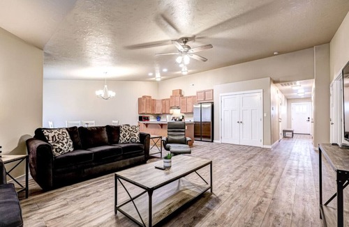 Hermiston House | Central and Quiet, Garage, Fenced Yard #776B