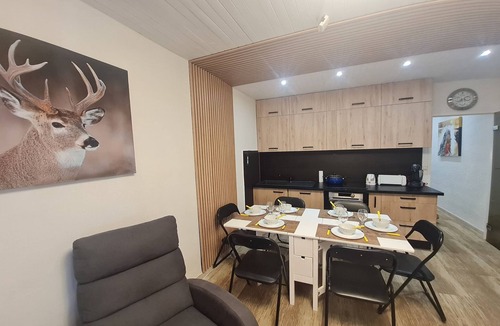 Venosc Apartment | Central Apartment with Balcony