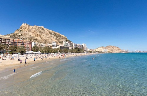 Campoamor Apartment | Central apartment for remote work & seasonal stays