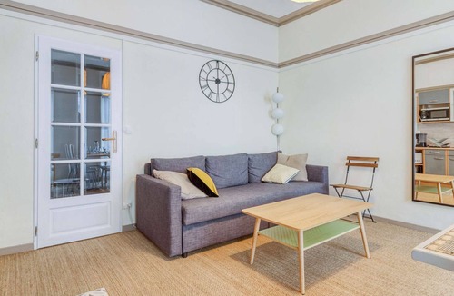 Cauterets Apartment | Central Apartment for 6 with Modern Amenities, 500m from Ski Lift