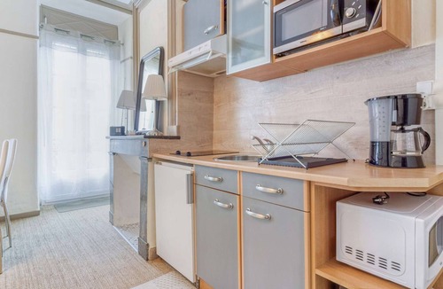 Cauterets Apartment | Central Apartment for 6 with Modern Amenities, 500m from Ski Lift