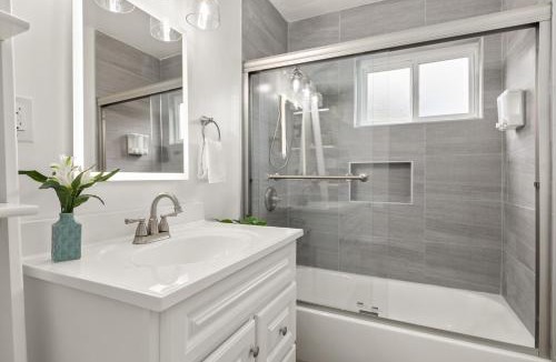 Eastside Apartment | Central Apartment in a Hip Walkable Neighborhood NRP23-01143