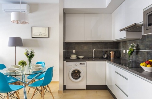 Santa Catalina House | Central Apartment in Seville with Wi-Fi, Air Conditioning, and Optional Parking
