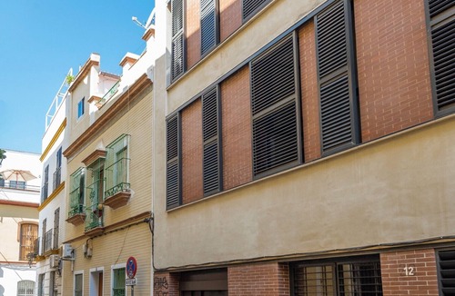 Santa Catalina House | Central Apartment in Seville with Wi-Fi, Air Conditioning, and Optional Parking