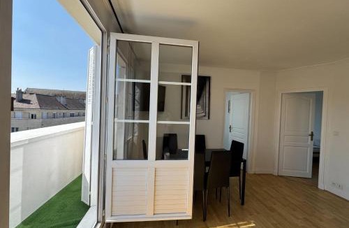 Vaugueux Apartment | Central apartment with balcony - castle view