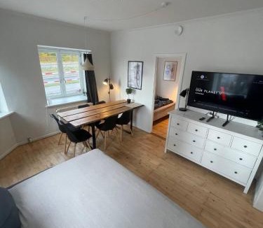 Vesterbro Apartment | Central apartment with parking and Netflix