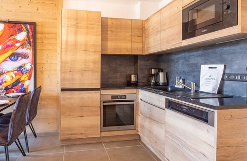 Jeux Apartment | Central apartment with south terrace and parking