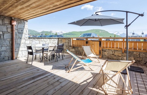 Jeux Apartment | Central apartment with south terrace and parking